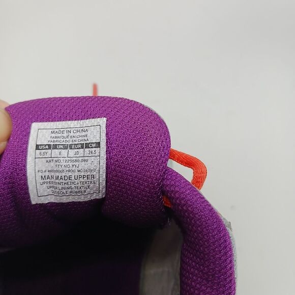 UnderArmour Silver Athletic Shoe 6.5Y. Fits like Women's 7.5. Silver. - Picture 7 of 12